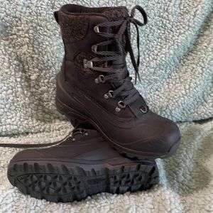 North Face Waterproof Chilkat boot w/Primaloft